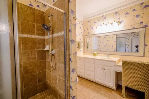 Bath - 4459 N Gate Dr, Gainesville, GA 30506 photo 2 of 6