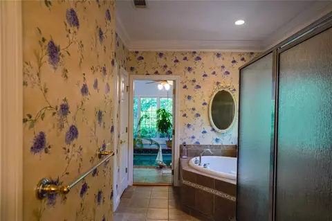 Bath - 4459 N Gate Dr, Gainesville, GA 30506 photo 3 of 6