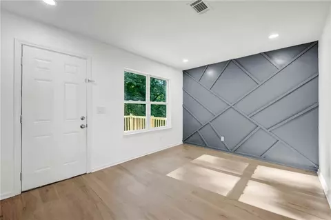 910 Forest Path, Stone Mountain, GA 30088 photo 5