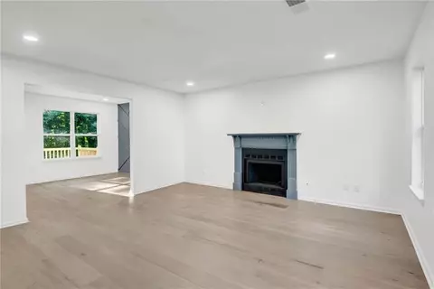 910 Forest Path, Stone Mountain, GA 30088 photo 4