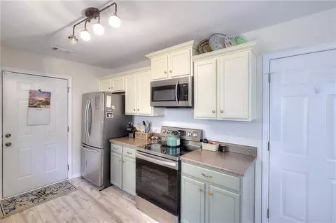 Kitchen - 148 Alice Walker Dr, Athens, GA 30607 photo 1 of 2