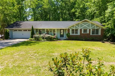 5637 Pinedale Cir, Buford, GA 30518