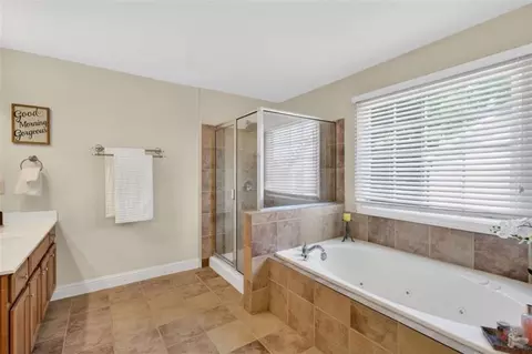 Bath - 2564 Niblick Way, Duluth, GA 30097 photo 2 of 4