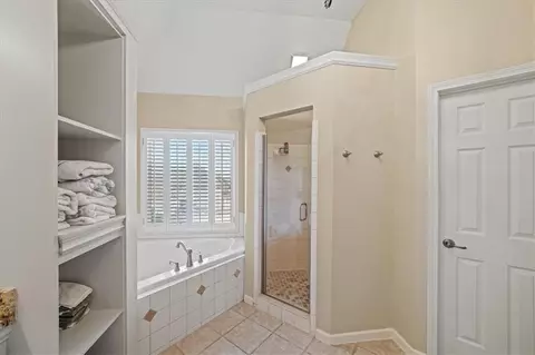 Bath - 520 Waterside Ct, Canton, GA 30114 photo 3 of 7