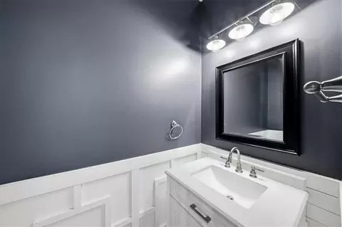 Bath - 520 Waterside Ct, Canton, GA 30114 photo 1 of 7