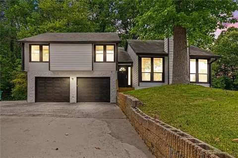1030 Chapman Ln, Stone Mountain, GA 30088