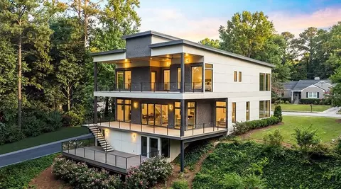 1424 Sylvan Cir NE, Atlanta, GA 30319