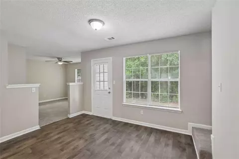 6758 Biscayne Blvd, Rex, GA 30273 photo 9