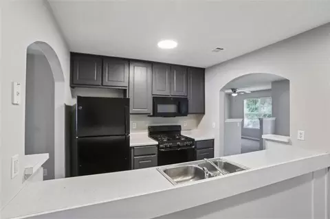 6758 Biscayne Blvd, Rex, GA 30273 photo 11