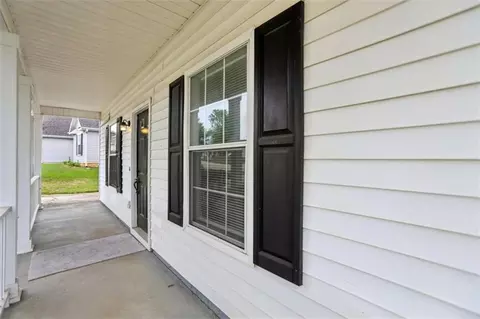 6758 Biscayne Blvd, Rex, GA 30273 photo 4
