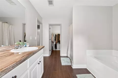 Entry Way - 20 Overlook Ln, Jefferson, GA 30549 photo 5 of 5