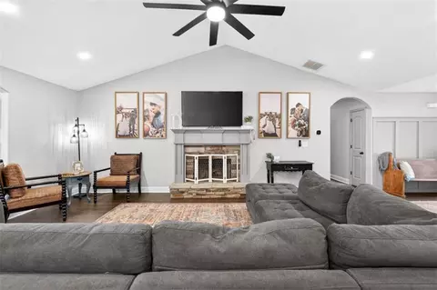 Living - 20 Overlook Ln, Jefferson, GA 30549 photo 1 of 1