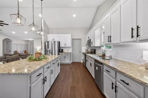 Kitchen - 20 Overlook Ln, Jefferson, GA 30549 photo 5 of 6