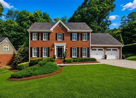 4648 Glenforest Dr NE, Roswell, GA 30075