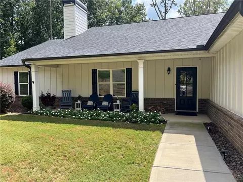 561 Oconee Ln, Commerce, GA 30529