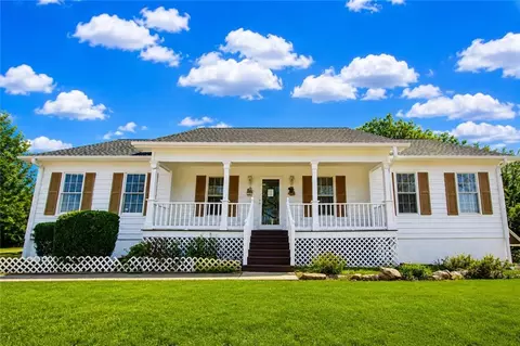 818 Springlake Rd, Lawrenceville, GA 30045