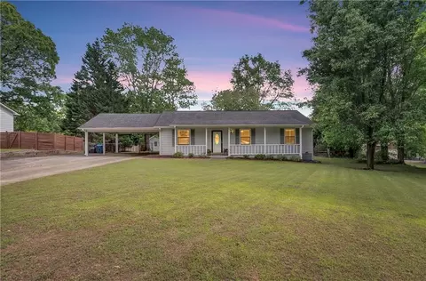 804 Whitehall Dr, Lawrenceville, GA 30043