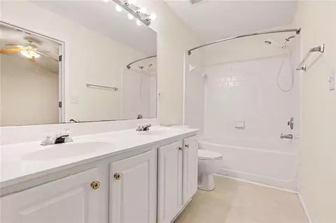Bath - 4001 Howell Park Rd, Duluth, GA 30096 photo 2 of 4