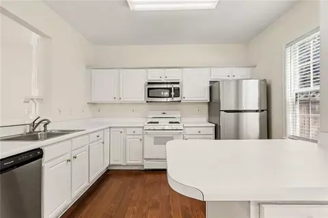 Kitchen - 4001 Howell Park Rd, Duluth, GA 30096 photo 1 of 2