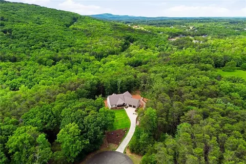 121 Westwind Ct, Jasper, GA 30143