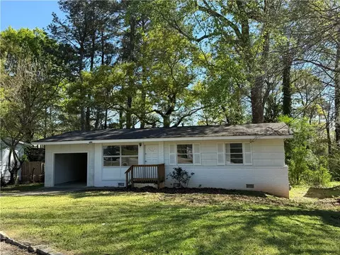 601 Melrose Dr, Forest Park, GA 30297