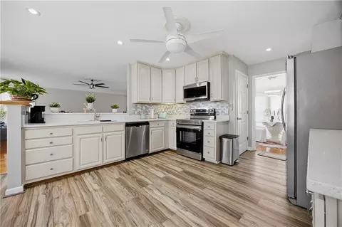 Kitchen - 3442 Flat Run Dr, Bethlehem, GA 30620 photo 2 of 3