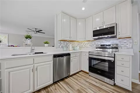 Kitchen - 3442 Flat Run Dr, Bethlehem, GA 30620 photo 3 of 3