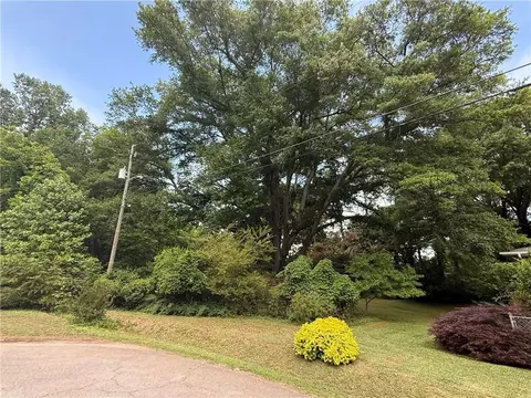 5028 Valley St, Oakwood, GA 30566