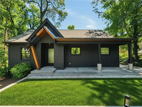 439 Oak Dr, Stone Mountain, GA 30083