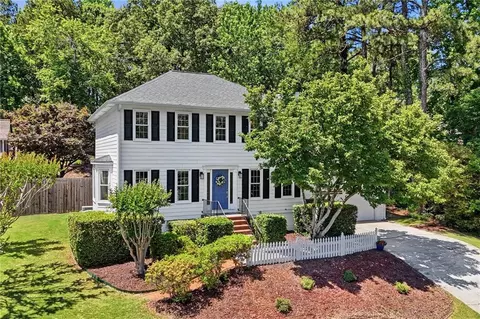 530 Woodline Ct, Roswell, GA 30076