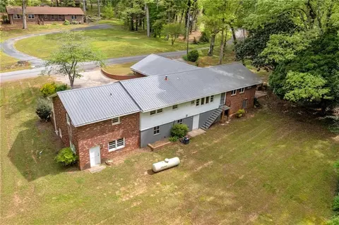 Exterior - 231 Honeysuckle Dr, Commerce, GA 30529 photo 2 of 7