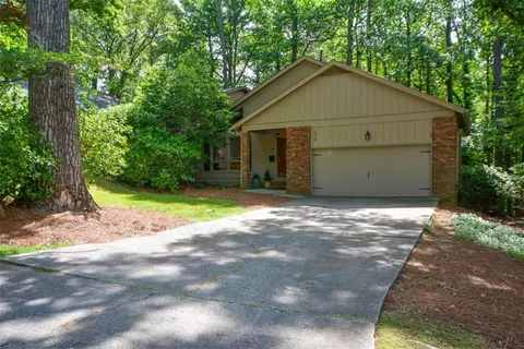270 Lakeview Rdg W, Roswell, GA 30076