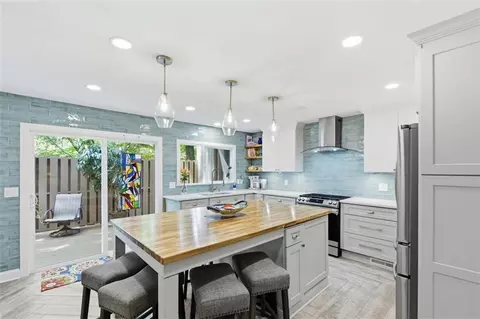 270 Lakeview Rdg W, Roswell, GA 30076