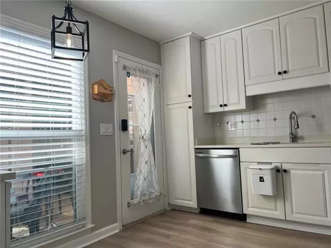Kitchen - 4171 Elder Ln, Duluth, GA 30096 photo 4 of 6