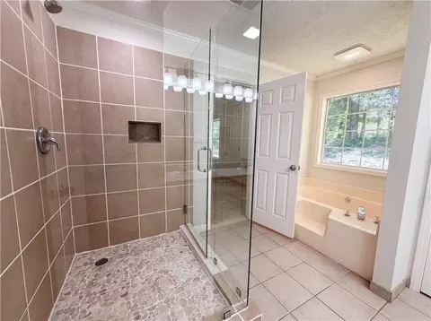 Bath - 722 Ridgetop Rd, Bethlehem, GA 30620 photo 2 of 5