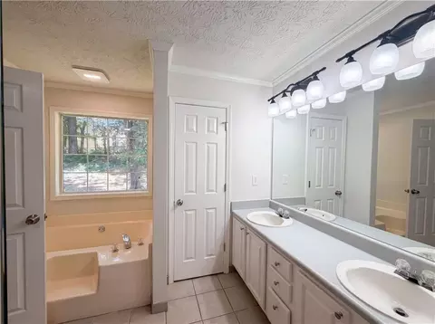 Bath - 722 Ridgetop Rd, Bethlehem, GA 30620 photo 1 of 5