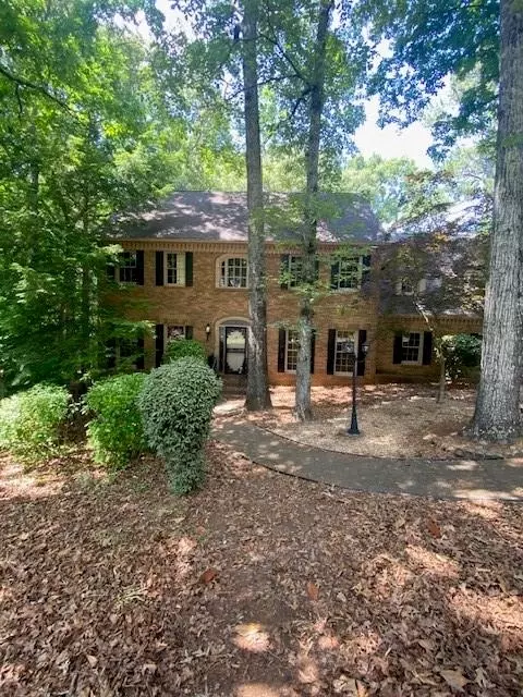 1260 Northcliff Trce, Roswell, GA 30076