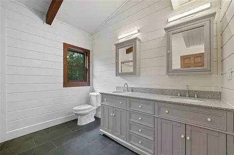 Bath - 509 E Valley Rd NE, Rydal, GA 30171 photo 2 of 2