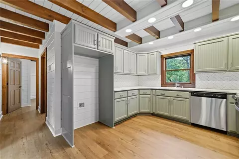 Entry Way - 509 E Valley Rd NE, Rydal, GA 30171 photo 2 of 4