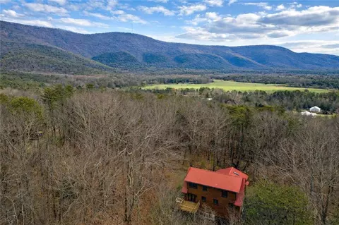 509 E Valley Rd NE, Rydal, GA 30171