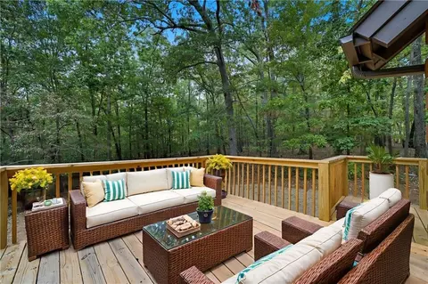 Exterior - 509 E Valley Rd NE, Rydal, GA 30171 photo 3 of 4
