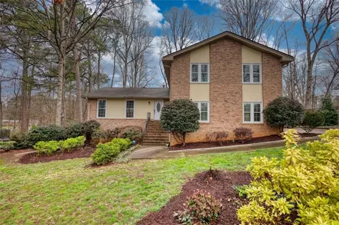 832 Sweet Briar Ln, Conyers, GA 30094