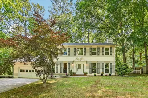 160 Deanna Ct, Lawrenceville, GA 30046