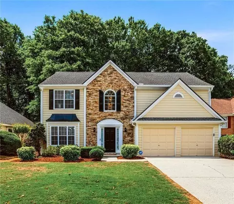 1075 Hidden Pond Ln, Roswell, GA 30075
