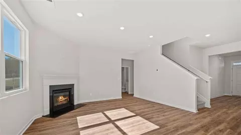 Living - 486 Abbott Rd, Statham, GA 30666 photo 2 of 5