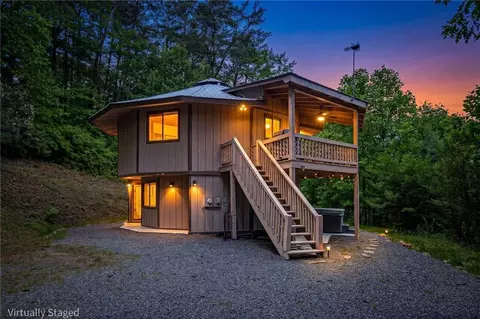 174 Chestnut Rdg, Blue Ridge, GA 30513