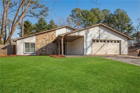 860 Waterbrook Ct, Roswell, GA 30076