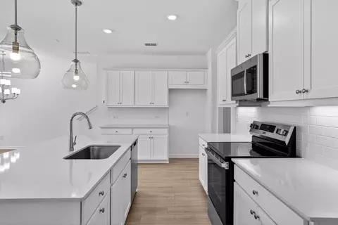 Kitchen - 3695 Sagecrest Dr, Buford, GA 30519 photo 4 of 4