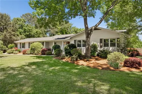 230 Chateau Dr, Fayetteville, GA 30214