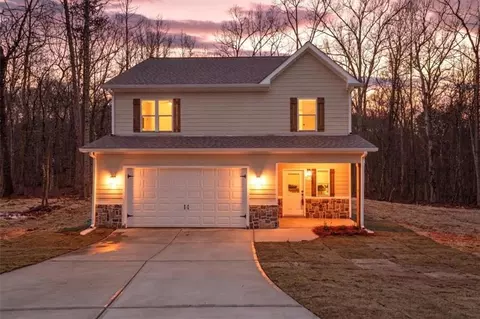 142 Alfred Dr, Carrollton, GA 30116